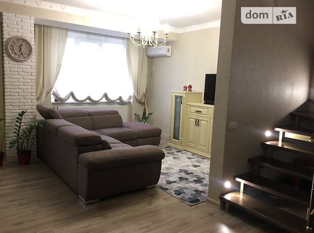 Продаж п`ятикімнатної квартири в Чернівцях на пров. Миру район Аеропорт фото 1 Продаж п`ятикімнатної квартири в Чернівцях на пров. Миру район Аеропорт фото 1