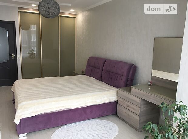 Продаж п`ятикімнатної квартири в Чернівцях на пров. Миру район Аеропорт фото 1 Продаж п`ятикімнатної квартири в Чернівцях на пров. Миру район Аеропорт фото 1