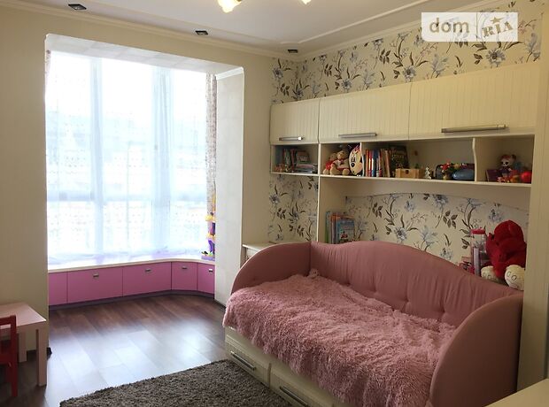 Продаж п`ятикімнатної квартири в Чернівцях на пров. Миру район Аеропорт фото 1 Продаж п`ятикімнатної квартири в Чернівцях на пров. Миру район Аеропорт фото 1