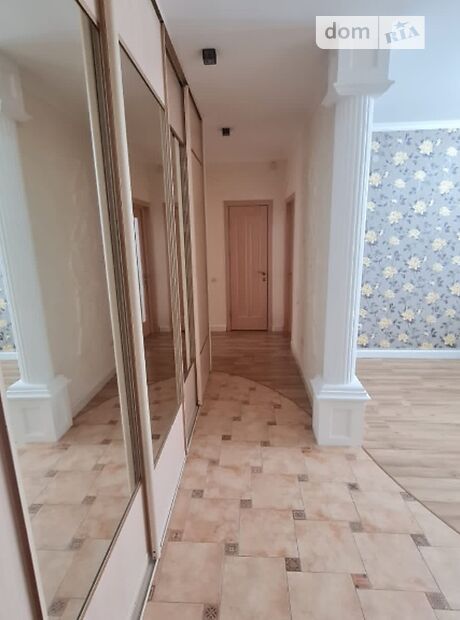 Продажа трехкомнатной квартиры в Черновцах, на ул. Строителей 30, кв. 2, район Аэропорт фото 1 Продажа трехкомнатной квартиры в Черновцах, на ул. Строителей 30, кв. 2, район Аэропорт фото 1