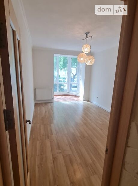 Продажа трехкомнатной квартиры в Черновцах, на ул. Строителей 30, кв. 2, район Аэропорт фото 1 Продажа трехкомнатной квартиры в Черновцах, на ул. Строителей 30, кв. 2, район Аэропорт фото 1