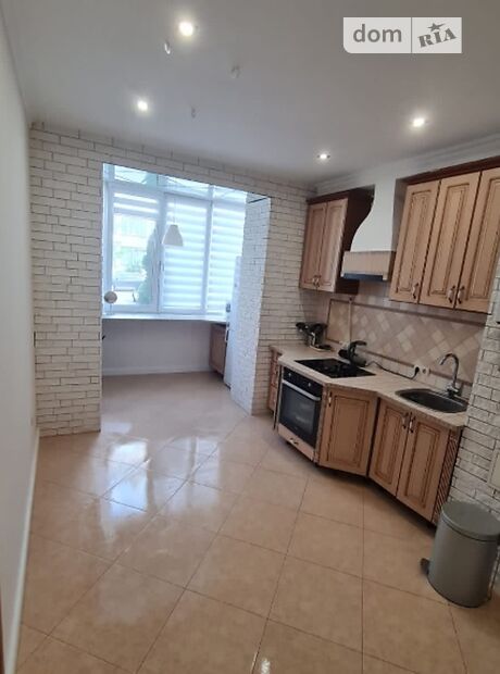 Продажа трехкомнатной квартиры в Черновцах, на ул. Строителей 30, кв. 2, район Аэропорт фото 1 Продажа трехкомнатной квартиры в Черновцах, на ул. Строителей 30, кв. 2, район Аэропорт фото 1