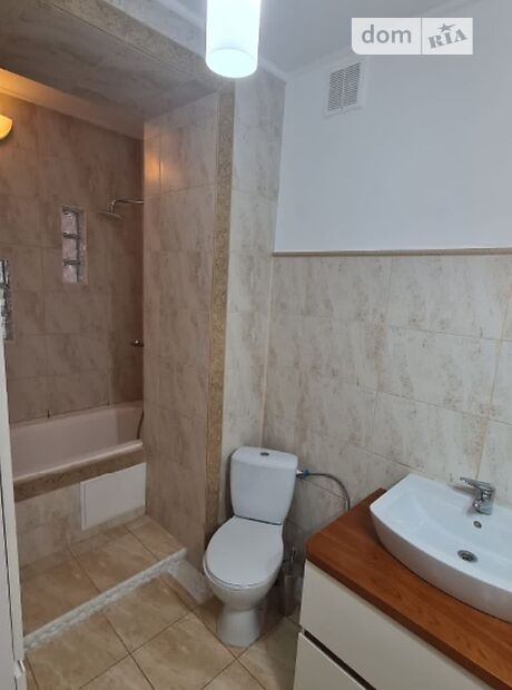 Продажа трехкомнатной квартиры в Черновцах, на ул. Строителей 30, кв. 2, район Аэропорт фото 1 Продажа трехкомнатной квартиры в Черновцах, на ул. Строителей 30, кв. 2, район Аэропорт фото 1