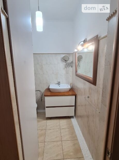 Продажа трехкомнатной квартиры в Черновцах, на ул. Строителей 30, кв. 2, район Аэропорт фото 1 Продажа трехкомнатной квартиры в Черновцах, на ул. Строителей 30, кв. 2, район Аэропорт фото 1