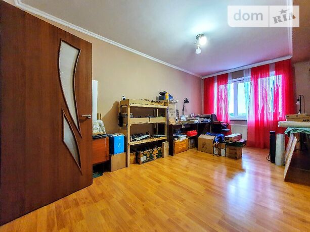 Продаж трикімнатної квартири в Чернівцях на ШКВАРОЧКА КАРМЕЛЮКА район Аеропорт фото 1 Продаж трикімнатної квартири в Чернівцях на ШКВАРОЧКА КАРМЕЛЮКА район Аеропорт фото 1