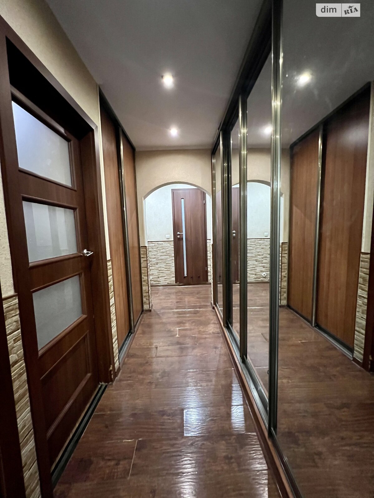 Продажа трехкомнатной квартиры в Черновцах, на ул. Энтузиастов, фото 1 Продажа трехкомнатной квартиры в Черновцах, на ул. Энтузиастов, фото 1