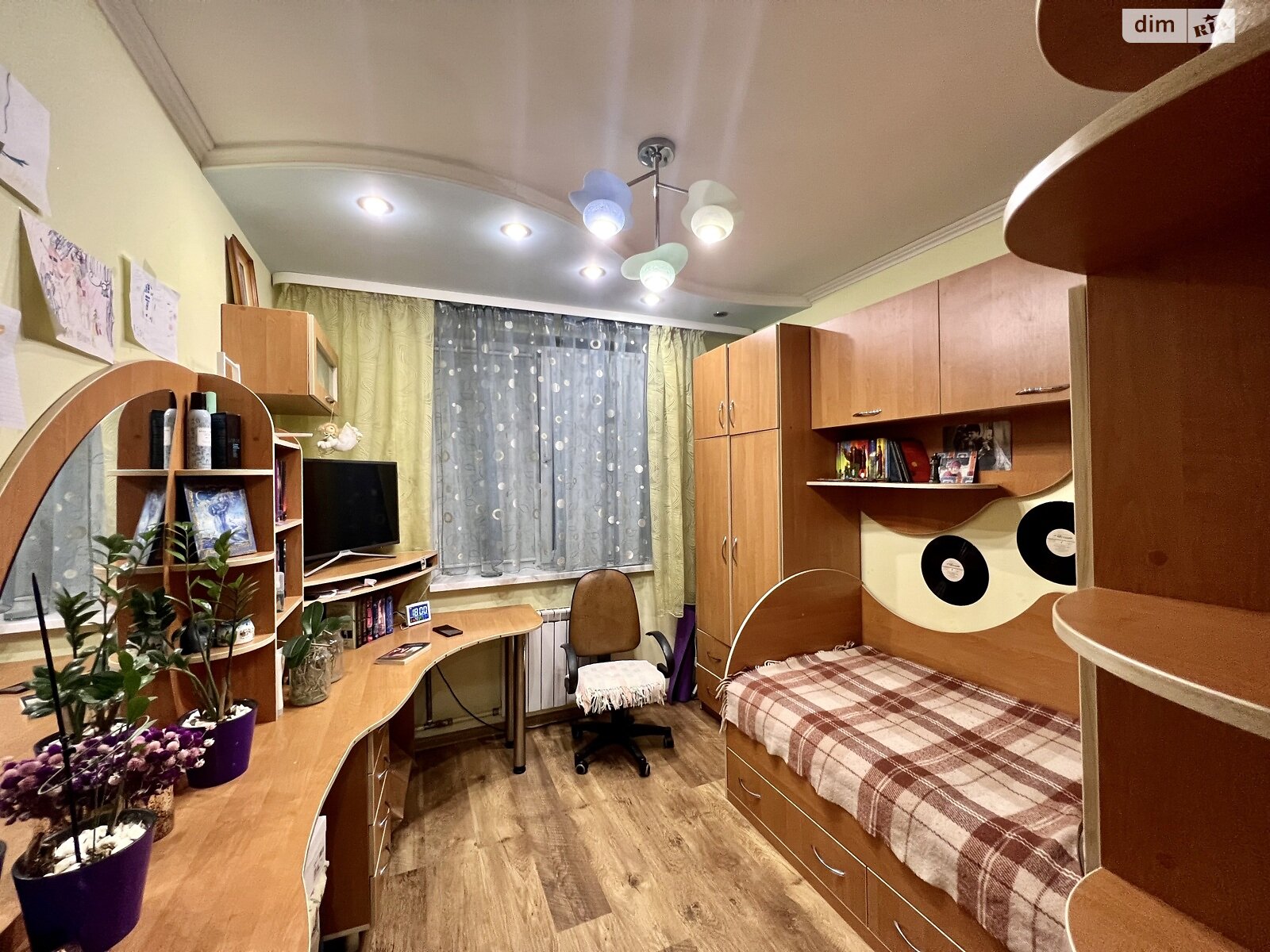 Продажа трехкомнатной квартиры в Черновцах, на ул. Энтузиастов, фото 1 Продажа трехкомнатной квартиры в Черновцах, на ул. Энтузиастов, фото 1