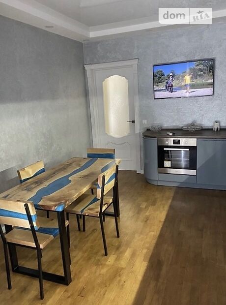Продажа двухкомнатной квартиры в Черновцах, на ул. Русская район Фастовская фото 1 Продажа двухкомнатной квартиры в Черновцах, на ул. Русская район Фастовская фото 1