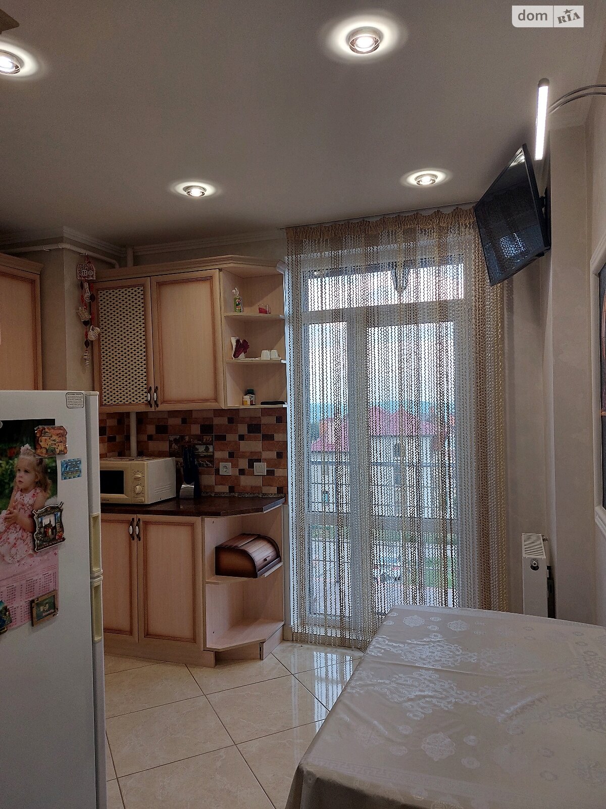 Продажа трехкомнатной квартиры в Черновцах, на ул. Немировская, район Гарячий Урбан фото 1