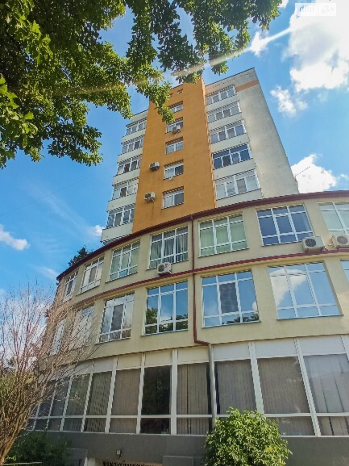 Продажа трехкомнатной квартиры в Черновцах, на ул. Орлика Филиппа 2А, район Героев Майдана фото 1