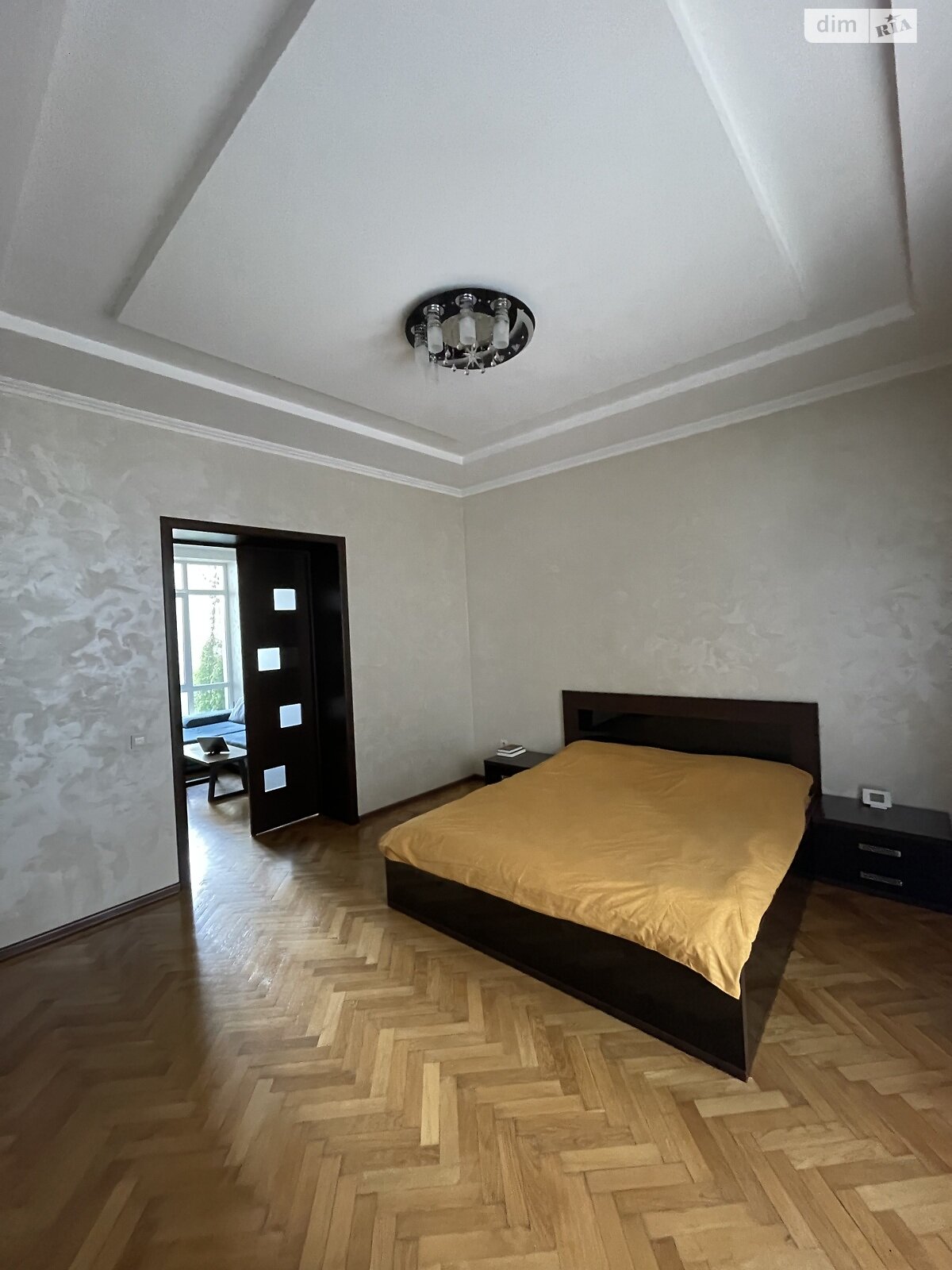 Продаж трикімнатної квартири в Чернівцях, на вул. Головна 76, фото 1 Продаж трикімнатної квартири в Чернівцях, на вул. Головна 76, фото 1