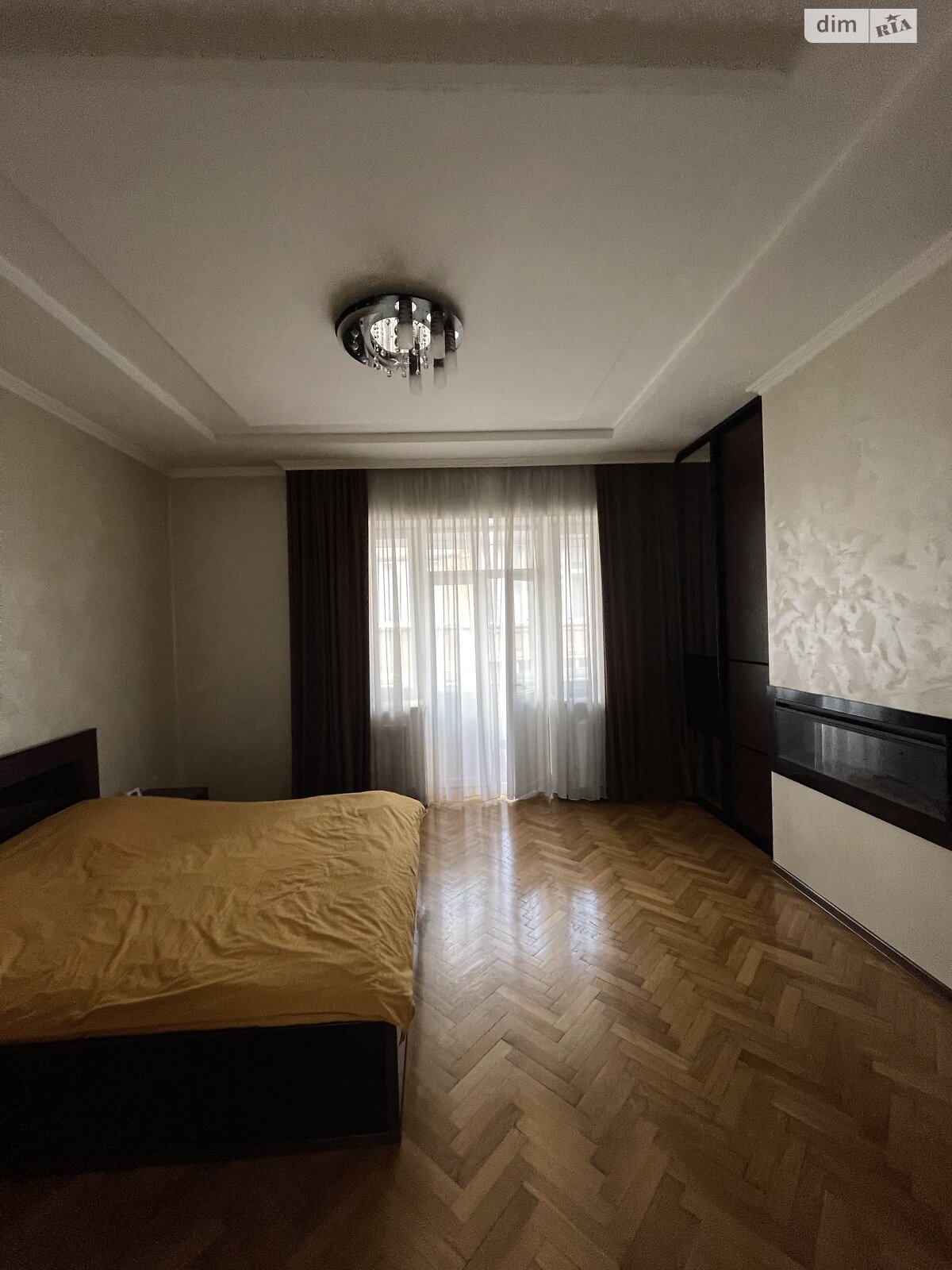 Продаж трикімнатної квартири в Чернівцях, на вул. Головна 76, фото 1 Продаж трикімнатної квартири в Чернівцях, на вул. Головна 76, фото 1