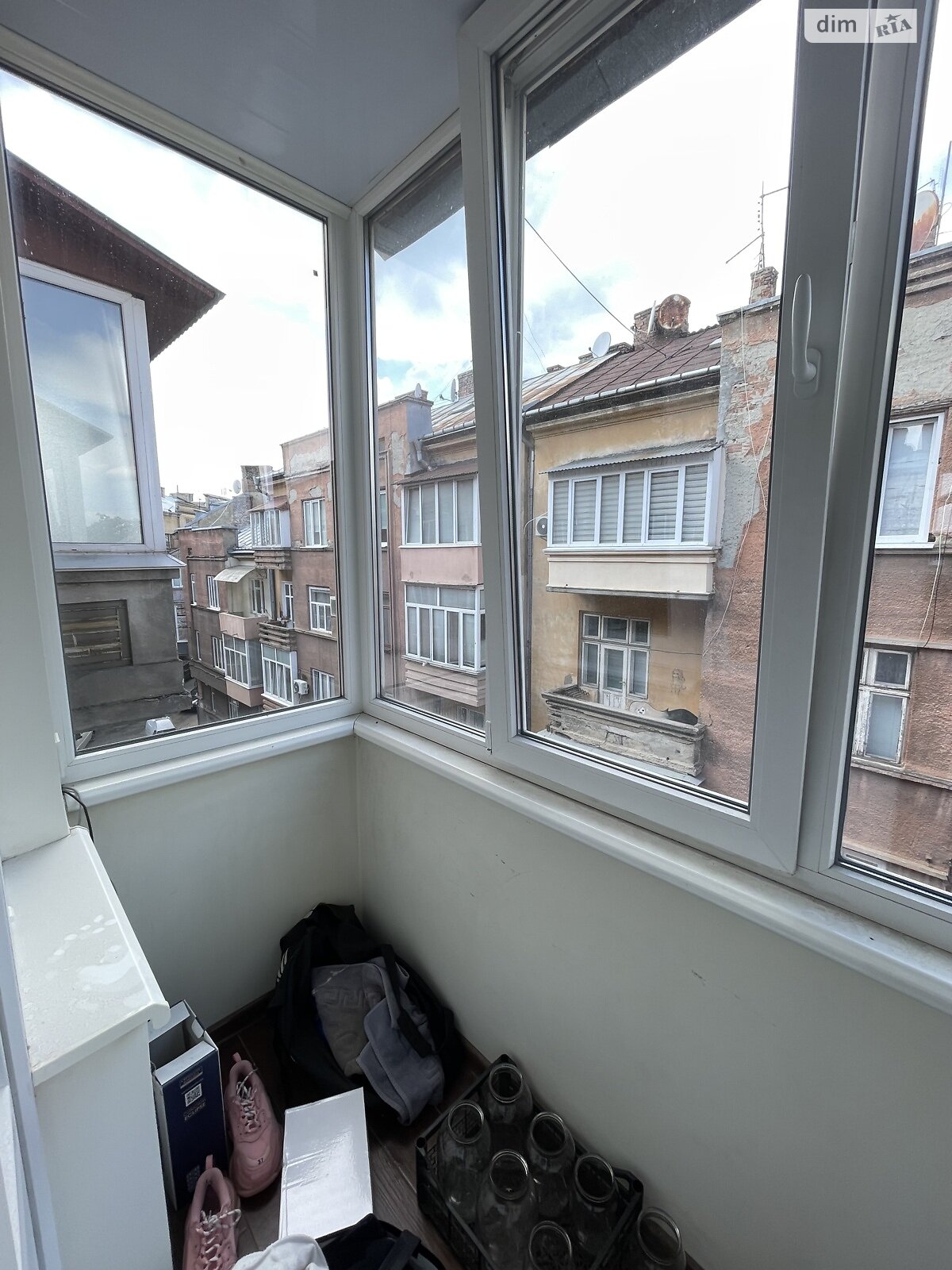 Продаж трикімнатної квартири в Чернівцях, на вул. Головна 76, фото 1 Продаж трикімнатної квартири в Чернівцях, на вул. Головна 76, фото 1