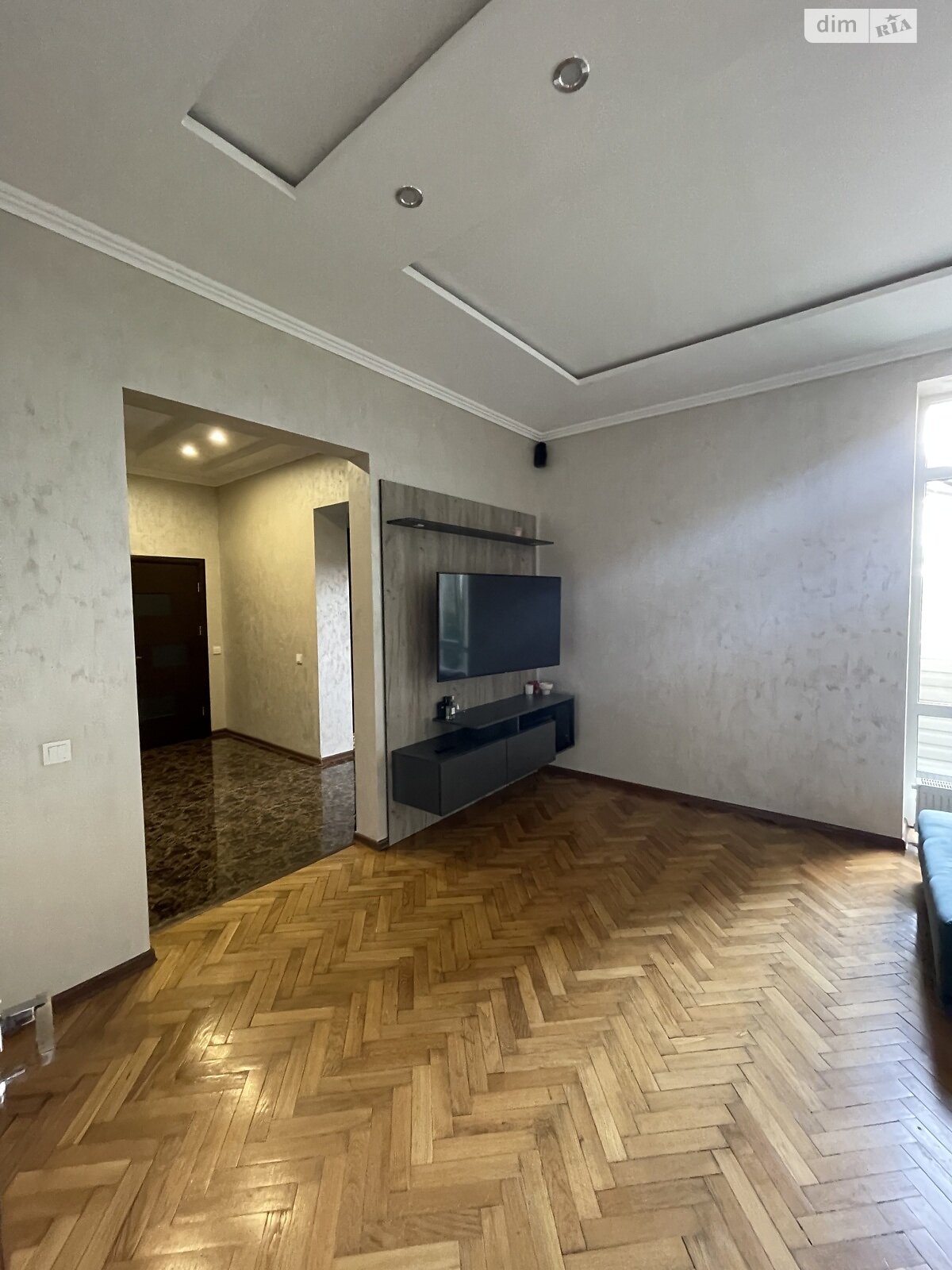 Продаж трикімнатної квартири в Чернівцях, на вул. Головна 76, фото 1 Продаж трикімнатної квартири в Чернівцях, на вул. Головна 76, фото 1