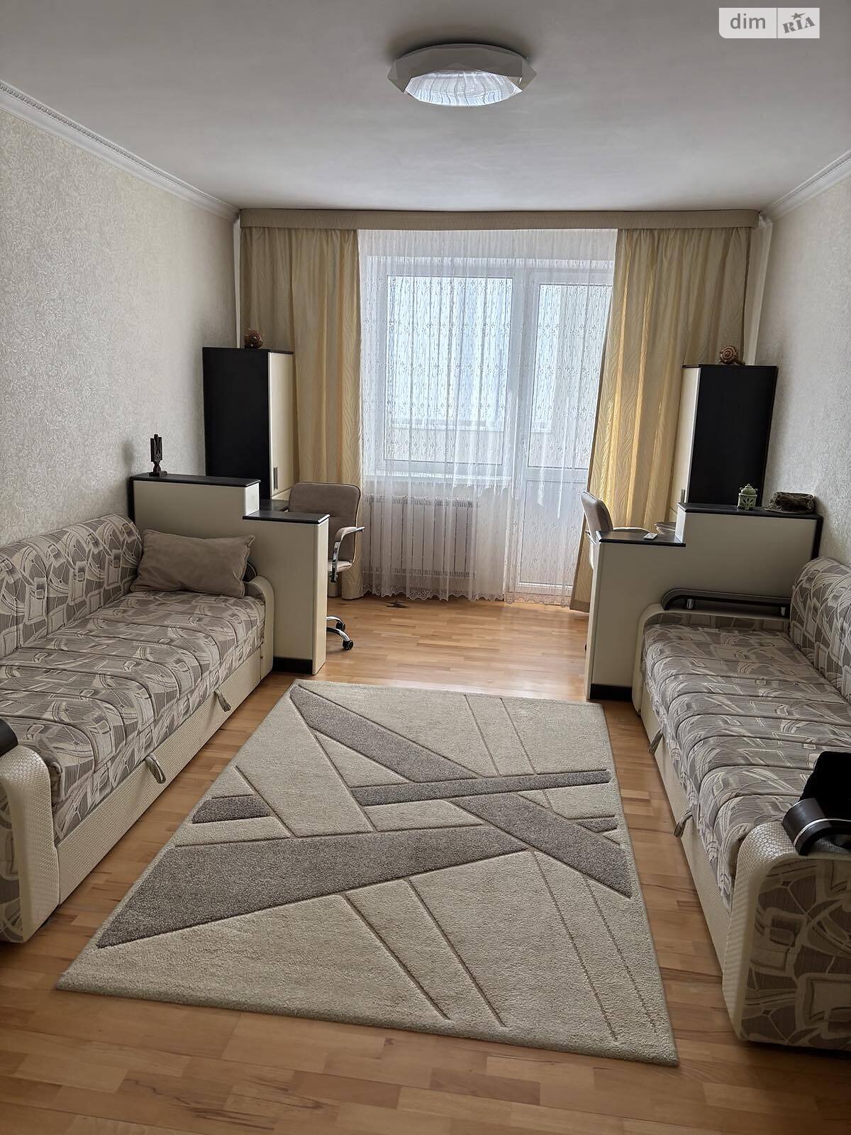 Продажа трехкомнатной квартиры в Черновцах, на ул. Главная, фото 1 Продажа трехкомнатной квартиры в Черновцах, на ул. Главная, фото 1