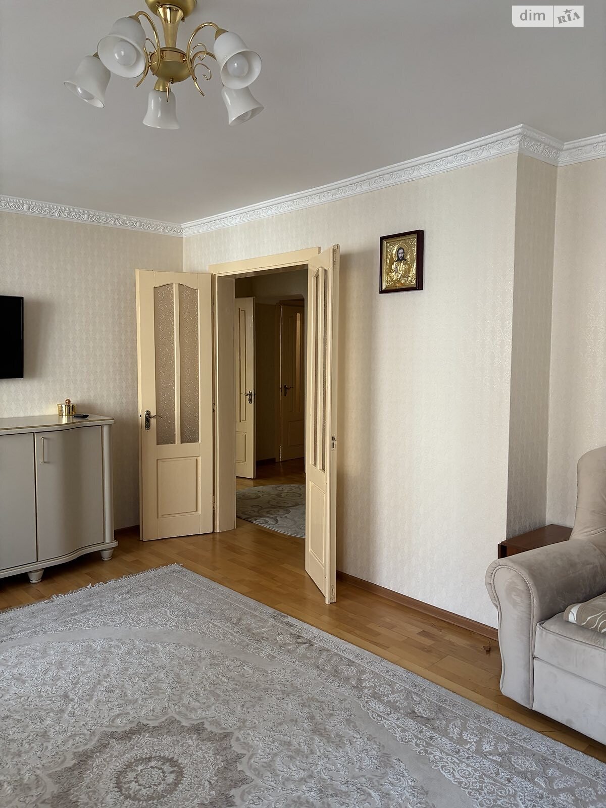 Продажа трехкомнатной квартиры в Черновцах, на ул. Главная, фото 1 Продажа трехкомнатной квартиры в Черновцах, на ул. Главная, фото 1