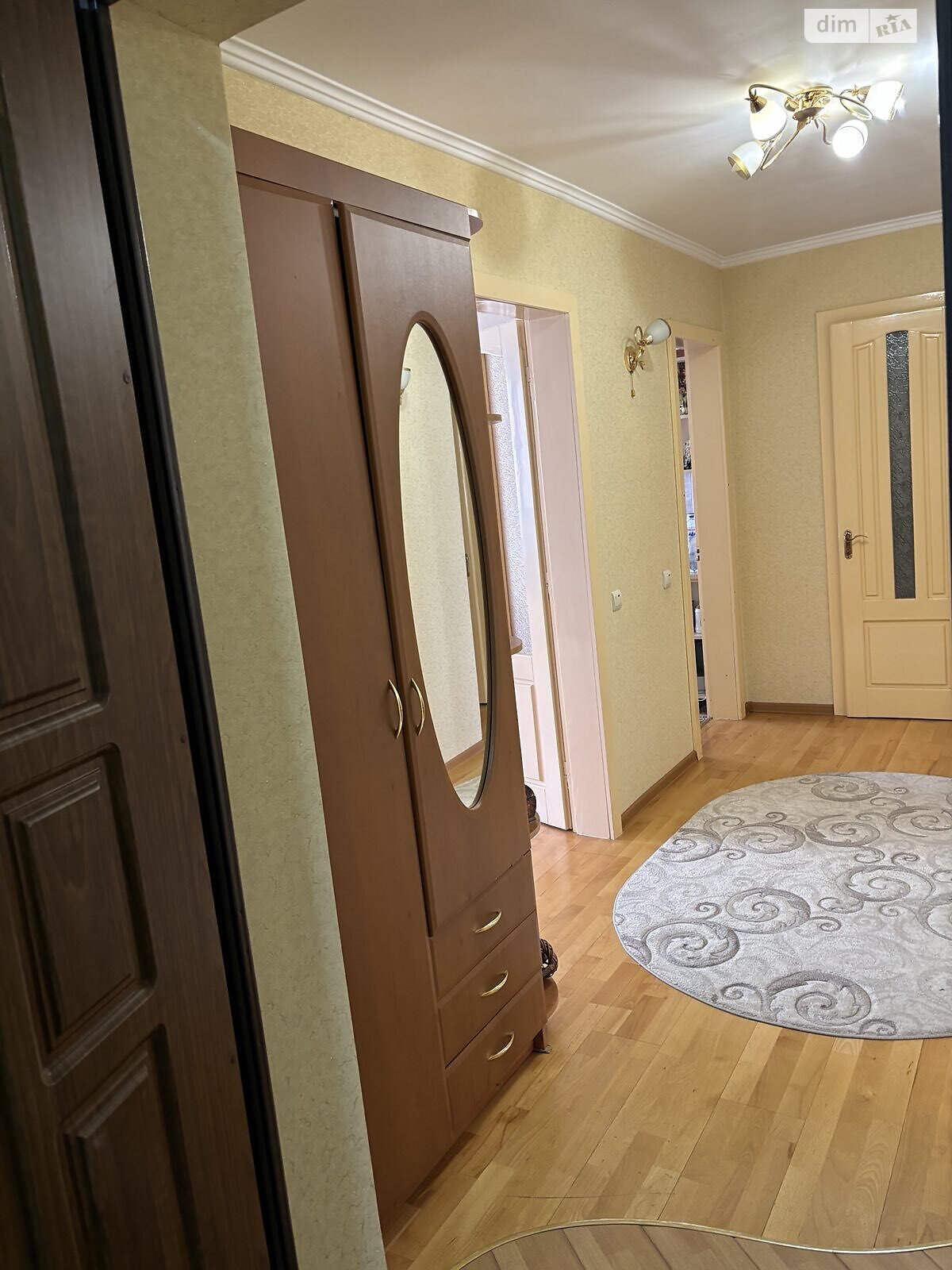 Продажа трехкомнатной квартиры в Черновцах, на ул. Главная, фото 1 Продажа трехкомнатной квартиры в Черновцах, на ул. Главная, фото 1