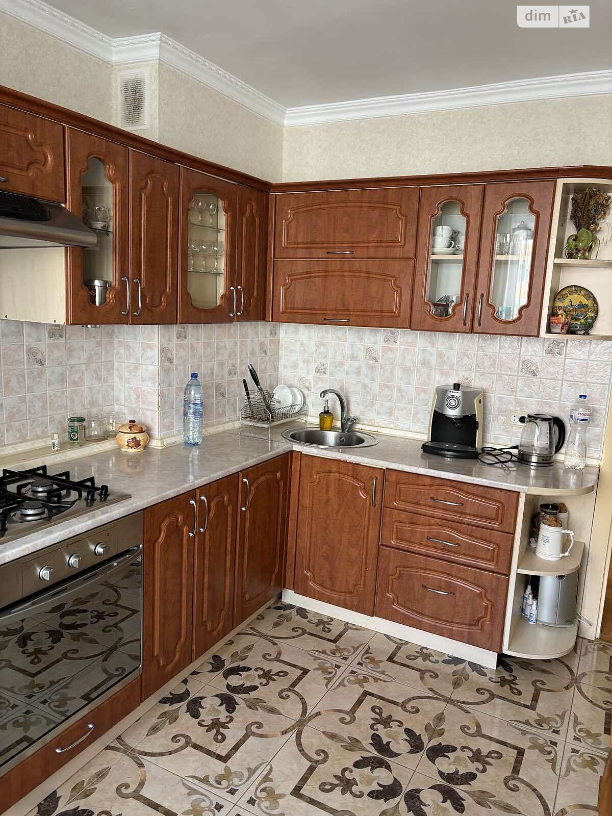 Продажа трехкомнатной квартиры в Черновцах, на ул. Главная, фото 1 Продажа трехкомнатной квартиры в Черновцах, на ул. Главная, фото 1
