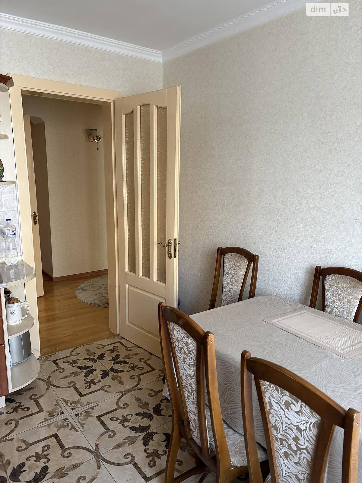 Продажа трехкомнатной квартиры в Черновцах, на ул. Главная, фото 1 Продажа трехкомнатной квартиры в Черновцах, на ул. Главная, фото 1