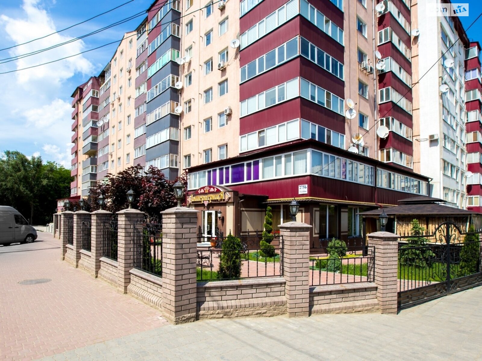 Продажа трехкомнатной квартиры в Черновцах, на ул. Главная 275, район Главный фото 1
