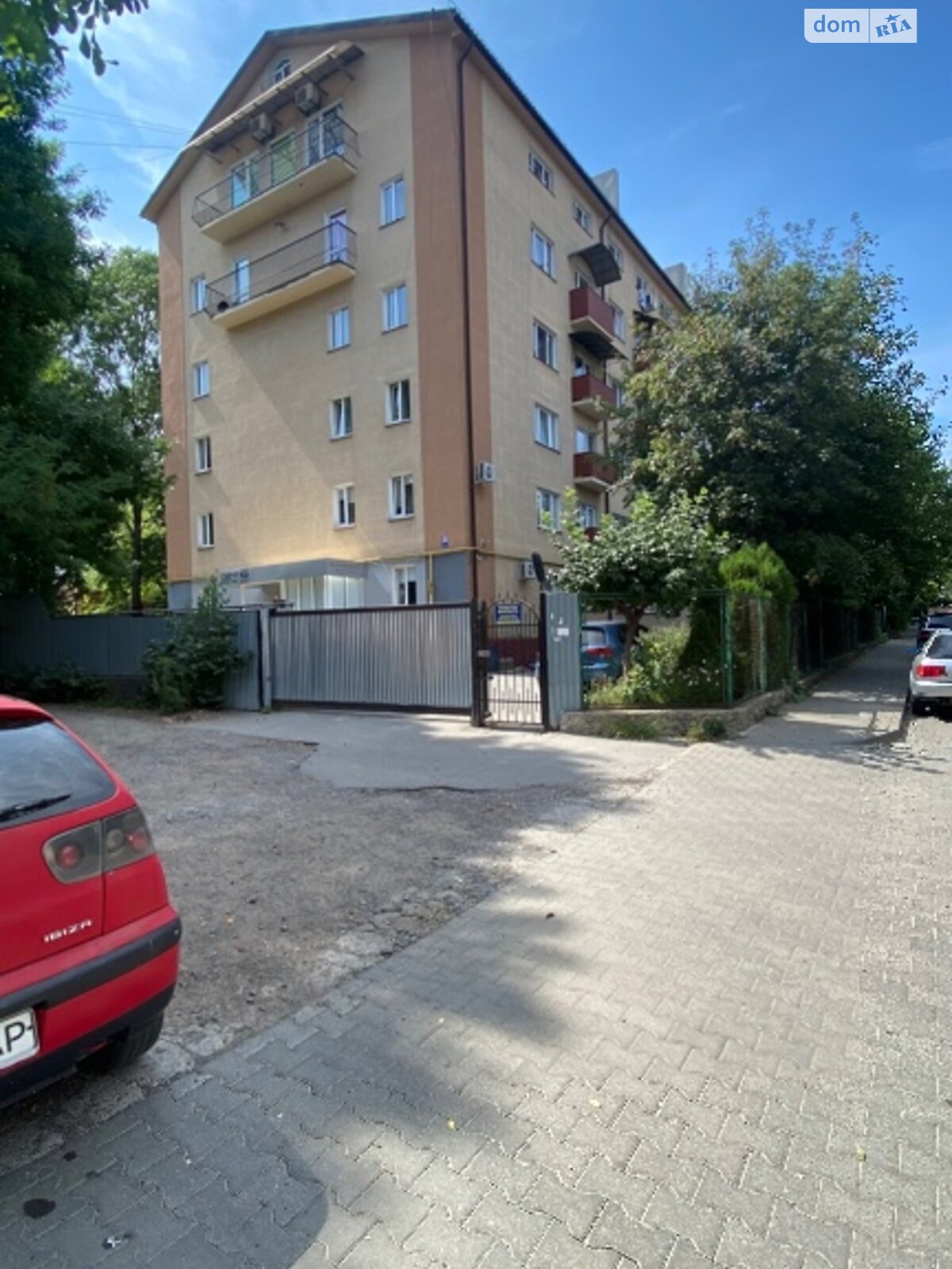 Продажа двухкомнатной квартиры в Черновцах, на пер. Госпитальный 1, район Главный фото 1