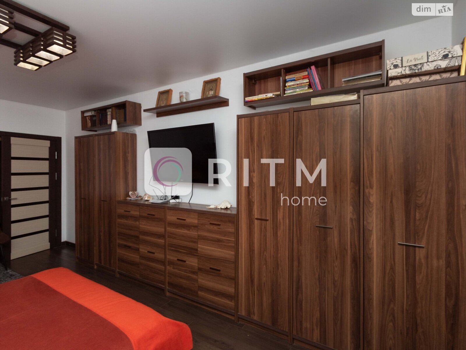 Продажа трехкомнатной квартиры в Черновцах, на пер. Смотрицкий, район Кемпинг фото 1 Продажа трехкомнатной квартиры в Черновцах, на пер. Смотрицкий, район Кемпинг фото 1