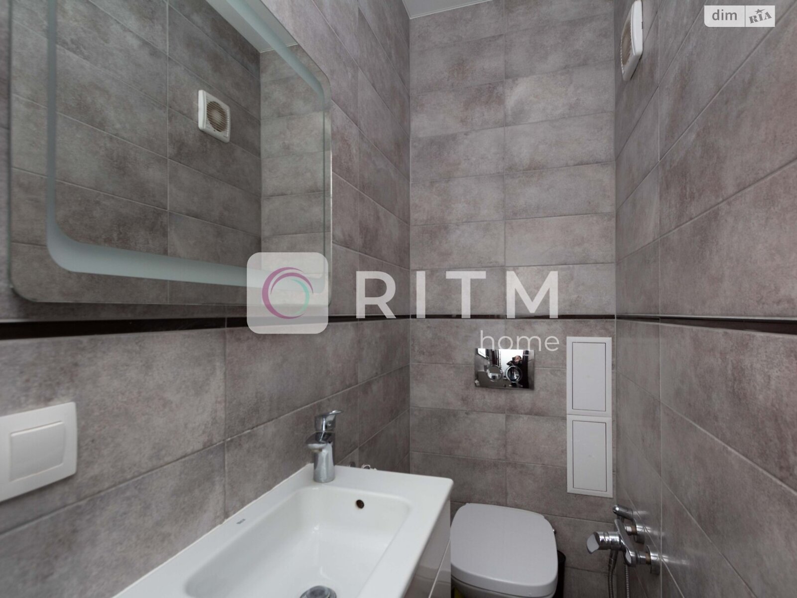 Продажа трехкомнатной квартиры в Черновцах, на пер. Смотрицкий, район Кемпинг фото 1 Продажа трехкомнатной квартиры в Черновцах, на пер. Смотрицкий, район Кемпинг фото 1