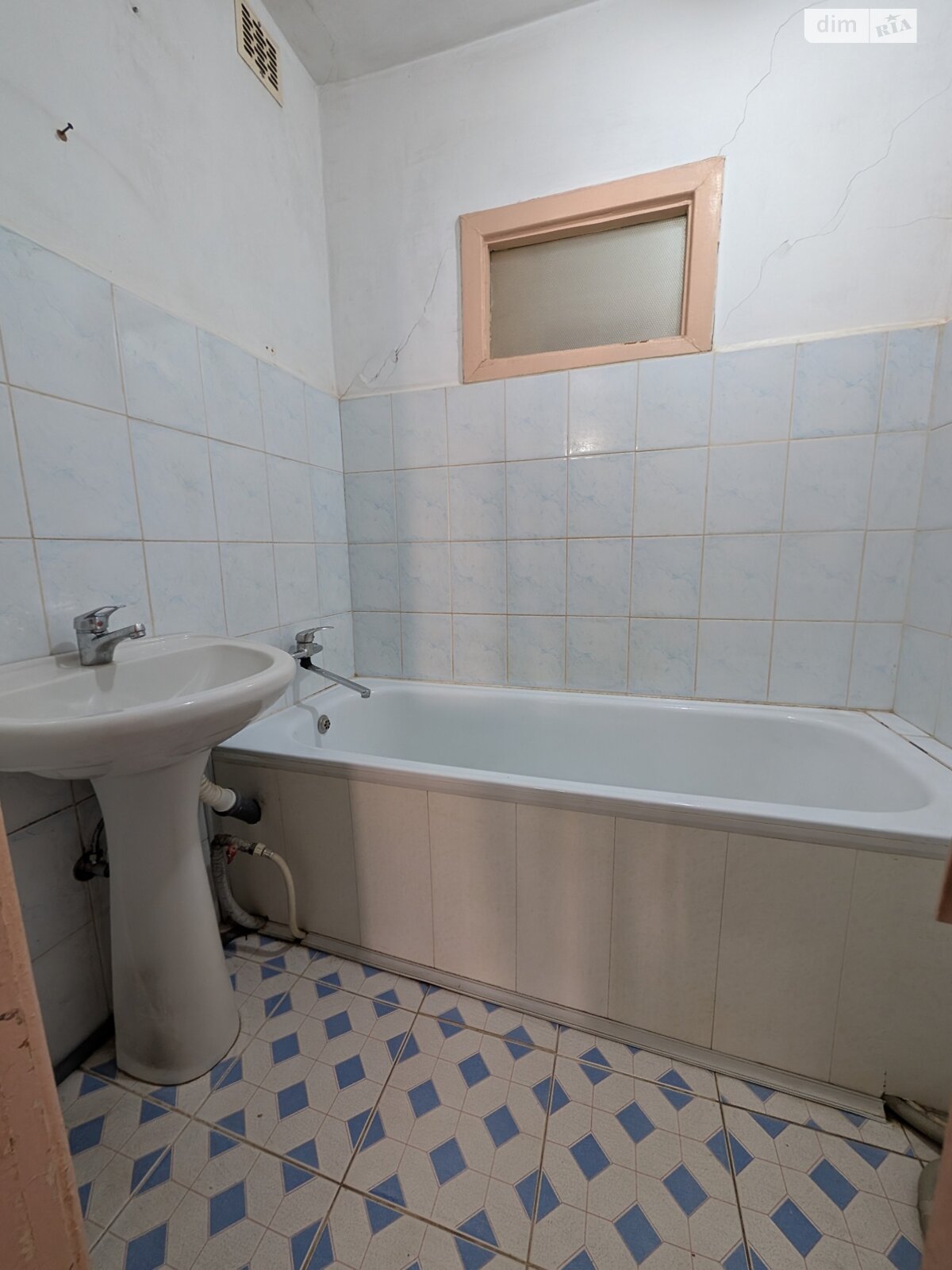 Продажа трехкомнатной квартиры в Черновцах, на ул. Героев Майдана 97, район Комарова-Красноармейская фото 1 Продажа трехкомнатной квартиры в Черновцах, на ул. Героев Майдана 97, район Комарова-Красноармейская фото 1