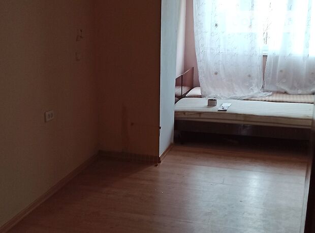 Продаж чотирикімнатної квартири в Чернівцях на вул. Комарова Володимира район Комарова-Красноармійська фото 1 Продаж чотирикімнатної квартири в Чернівцях на вул. Комарова Володимира район Комарова-Красноармійська фото 1