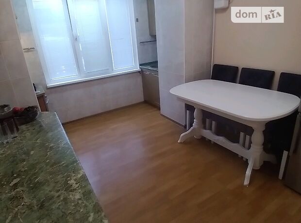 Продаж трикімнатної квартири в Чернівцях на вул. Комарова Володимира 40 район Комарова-Красноармійська фото 1 Продаж трикімнатної квартири в Чернівцях на вул. Комарова Володимира 40 район Комарова-Красноармійська фото 1