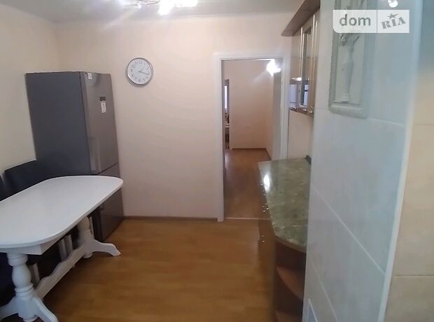 Продаж трикімнатної квартири в Чернівцях на вул. Комарова Володимира 40 район Комарова-Красноармійська фото 1 Продаж трикімнатної квартири в Чернівцях на вул. Комарова Володимира 40 район Комарова-Красноармійська фото 1