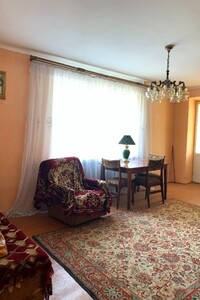 Продажа трехкомнатной квартиры в Черновцах, на р-н 11 школи, район Комарова-Красноармейская фото 2