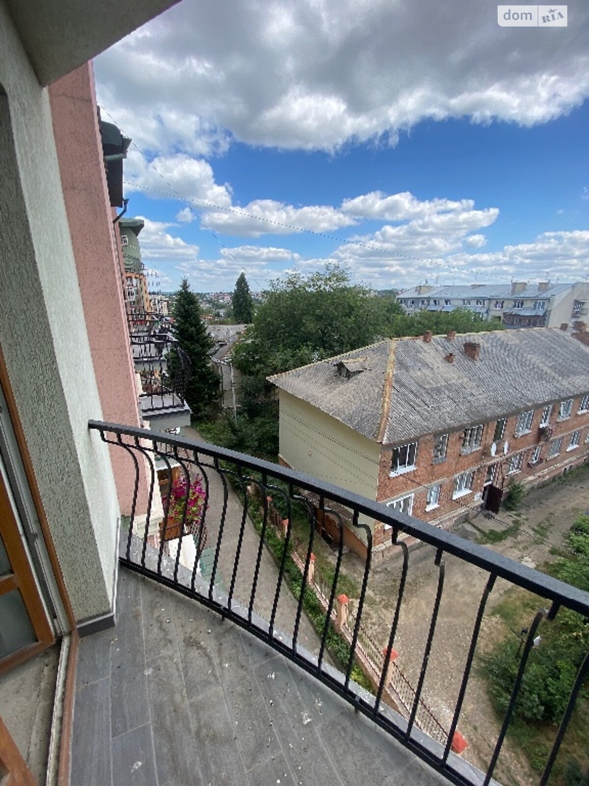 Продажа пятикомнатной квартиры в Черновцах, на Салтикова-Щедріна 18, район Парковая зона фото 1