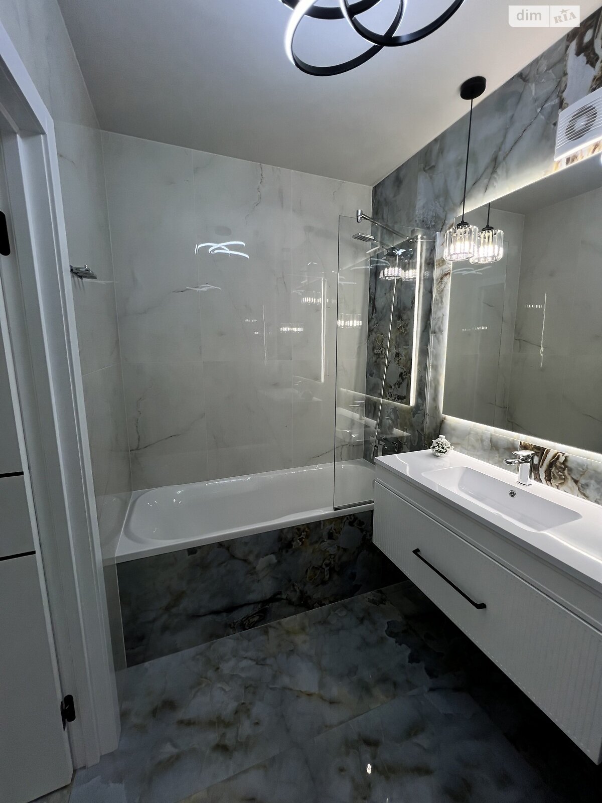 Продажа двухкомнатной квартиры в Черновцах, на ул. Черновола Вячеслава 1 корпус 5, район Первомайский фото 1 Продажа двухкомнатной квартиры в Черновцах, на ул. Черновола Вячеслава 1 корпус 5, район Первомайский фото 1