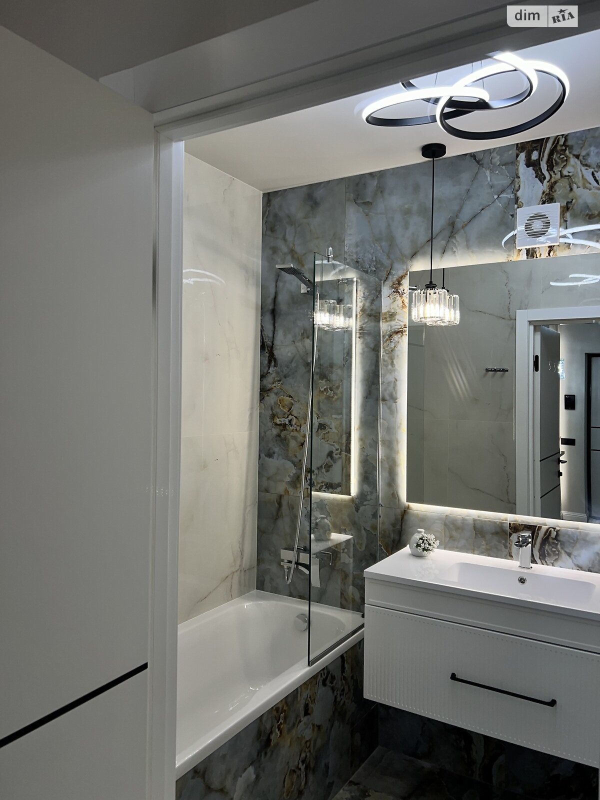 Продажа двухкомнатной квартиры в Черновцах, на ул. Черновола Вячеслава 1 корпус 5, район Первомайский фото 1 Продажа двухкомнатной квартиры в Черновцах, на ул. Черновола Вячеслава 1 корпус 5, район Первомайский фото 1