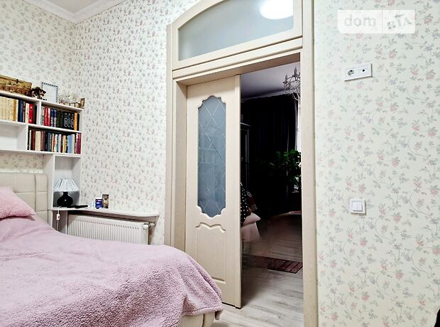 Продаж двокімнатної квартири в Чернівцях на вул. Руська 59, кв. 4, район Першотравневий фото 1 Продаж двокімнатної квартири в Чернівцях на вул. Руська 59, кв. 4, район Першотравневий фото 1