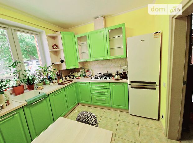 Продаж двокімнатної квартири в Чернівцях на вул. Руська 59, кв. 4, район Першотравневий фото 1 Продаж двокімнатної квартири в Чернівцях на вул. Руська 59, кв. 4, район Першотравневий фото 1