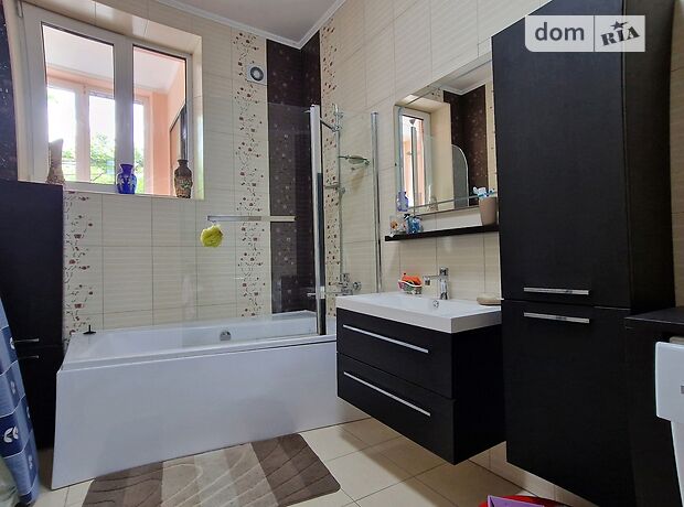 Продаж двокімнатної квартири в Чернівцях на вул. Руська 59, кв. 4, район Першотравневий фото 1 Продаж двокімнатної квартири в Чернівцях на вул. Руська 59, кв. 4, район Першотравневий фото 1