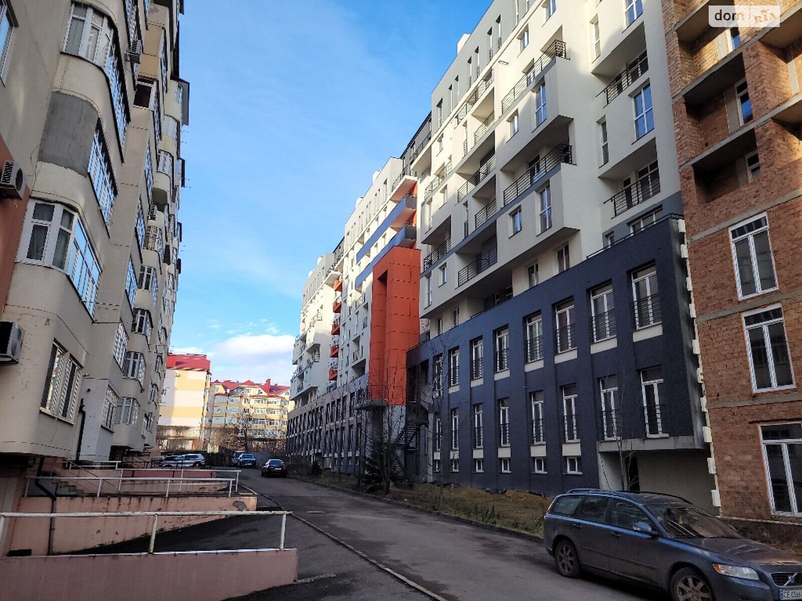 Продаж трикімнатної квартири в Чернівцях, на вул. Руська 229Б, район Першотравневий фото 1