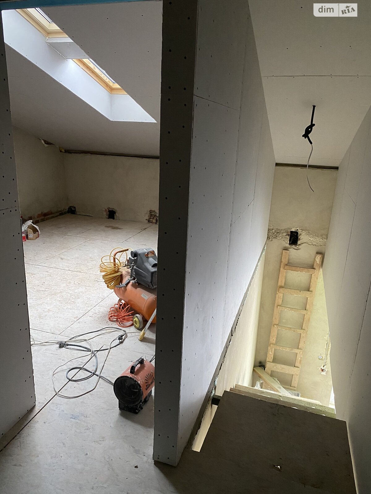 Продажа трехкомнатной квартиры в Черновцах, на ул. Международная 41, кв. 11, район Пригородная зона фото 1 Продажа трехкомнатной квартиры в Черновцах, на ул. Международная 41, кв. 11, район Пригородная зона фото 1