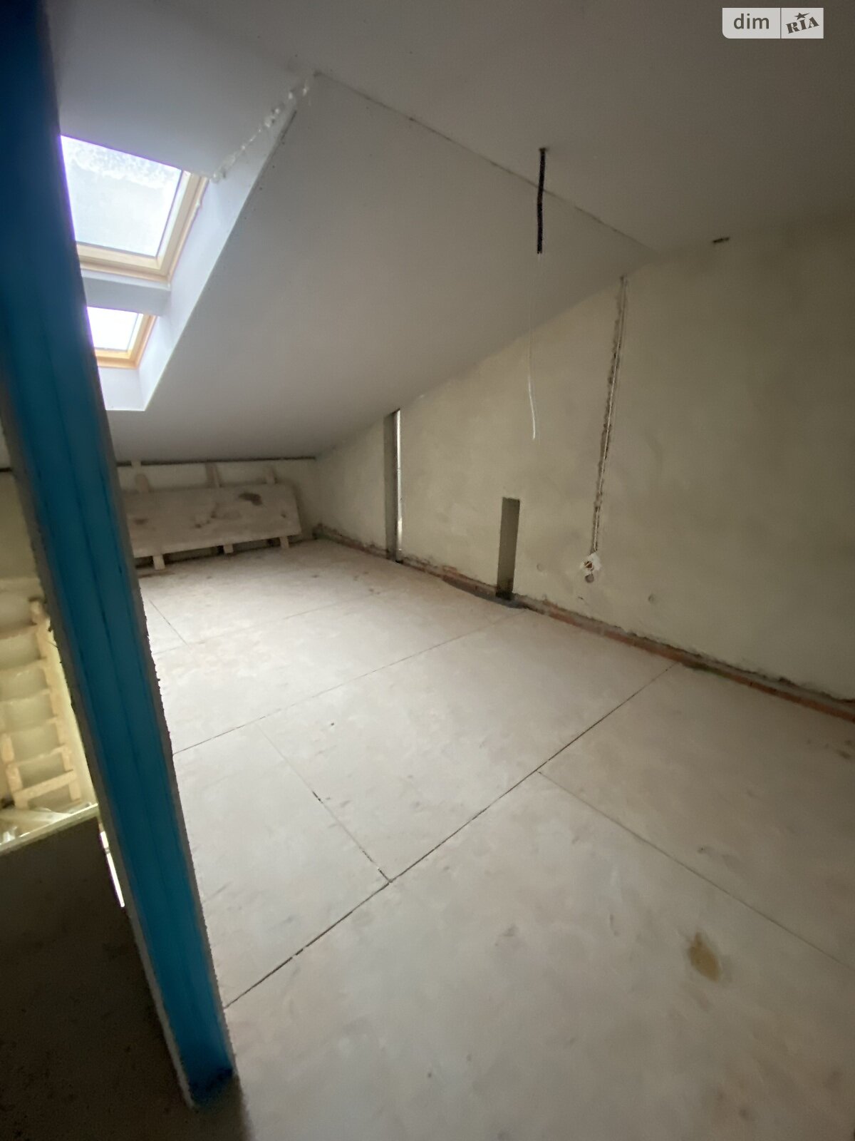 Продажа трехкомнатной квартиры в Черновцах, на ул. Международная 41, кв. 11, район Пригородная зона фото 1 Продажа трехкомнатной квартиры в Черновцах, на ул. Международная 41, кв. 11, район Пригородная зона фото 1