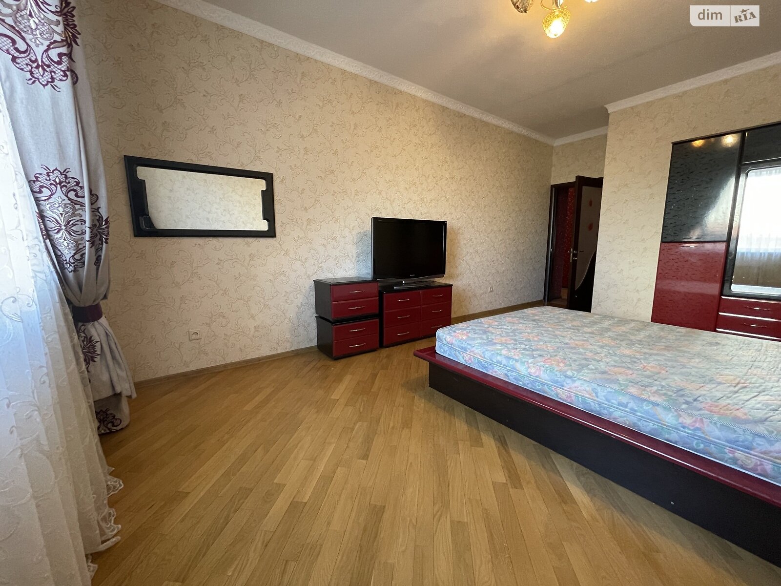 Продажа трехкомнатной квартиры в Черновцах, на просп. Независимости 114А, район Проспект фото 1