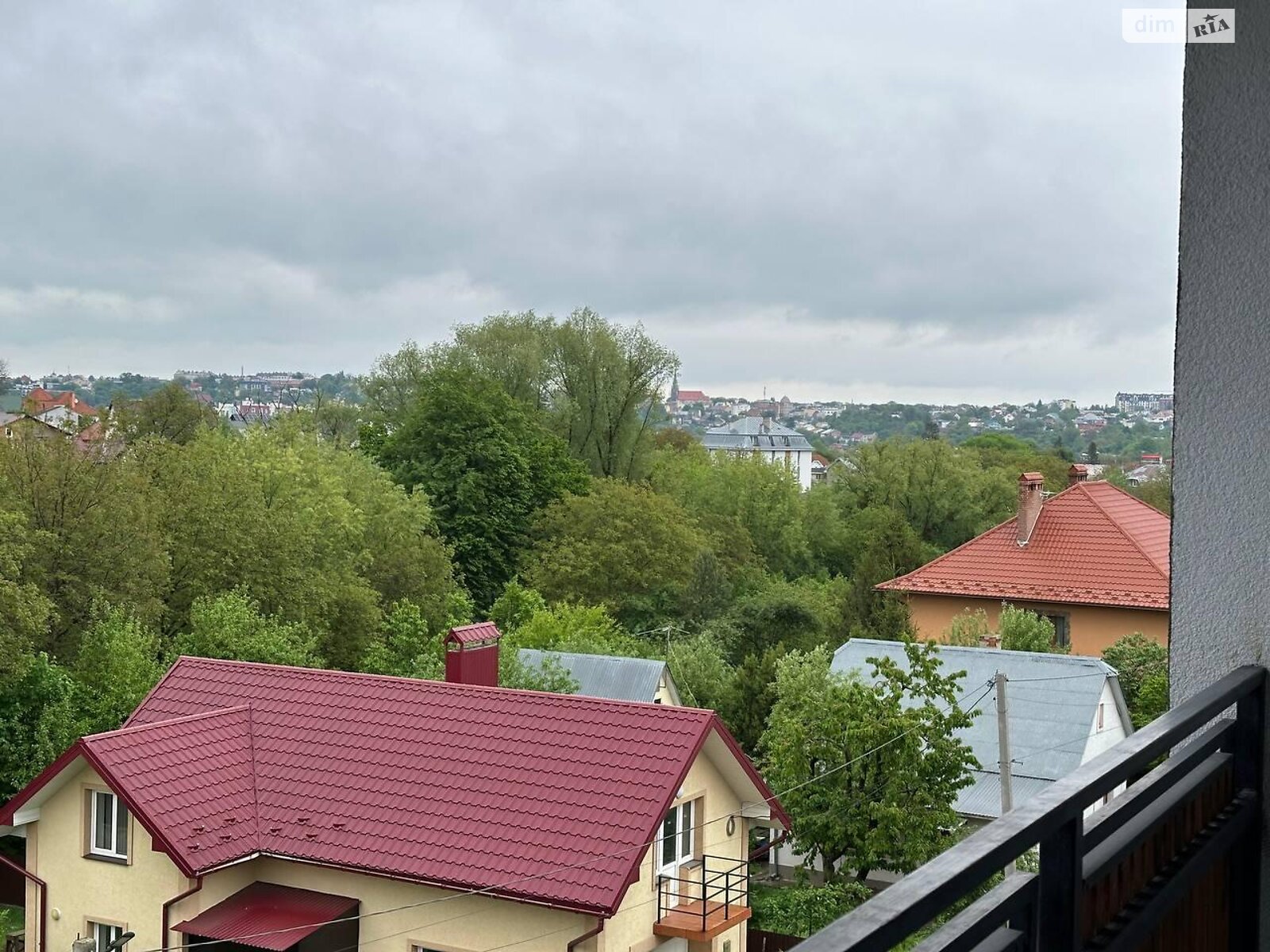 Продажа трехкомнатной квартиры в Черновцах, на ул. Квитки Цисык 2, район Роша фото 1 Продажа трехкомнатной квартиры в Черновцах, на ул. Квитки Цисык 2, район Роша фото 1