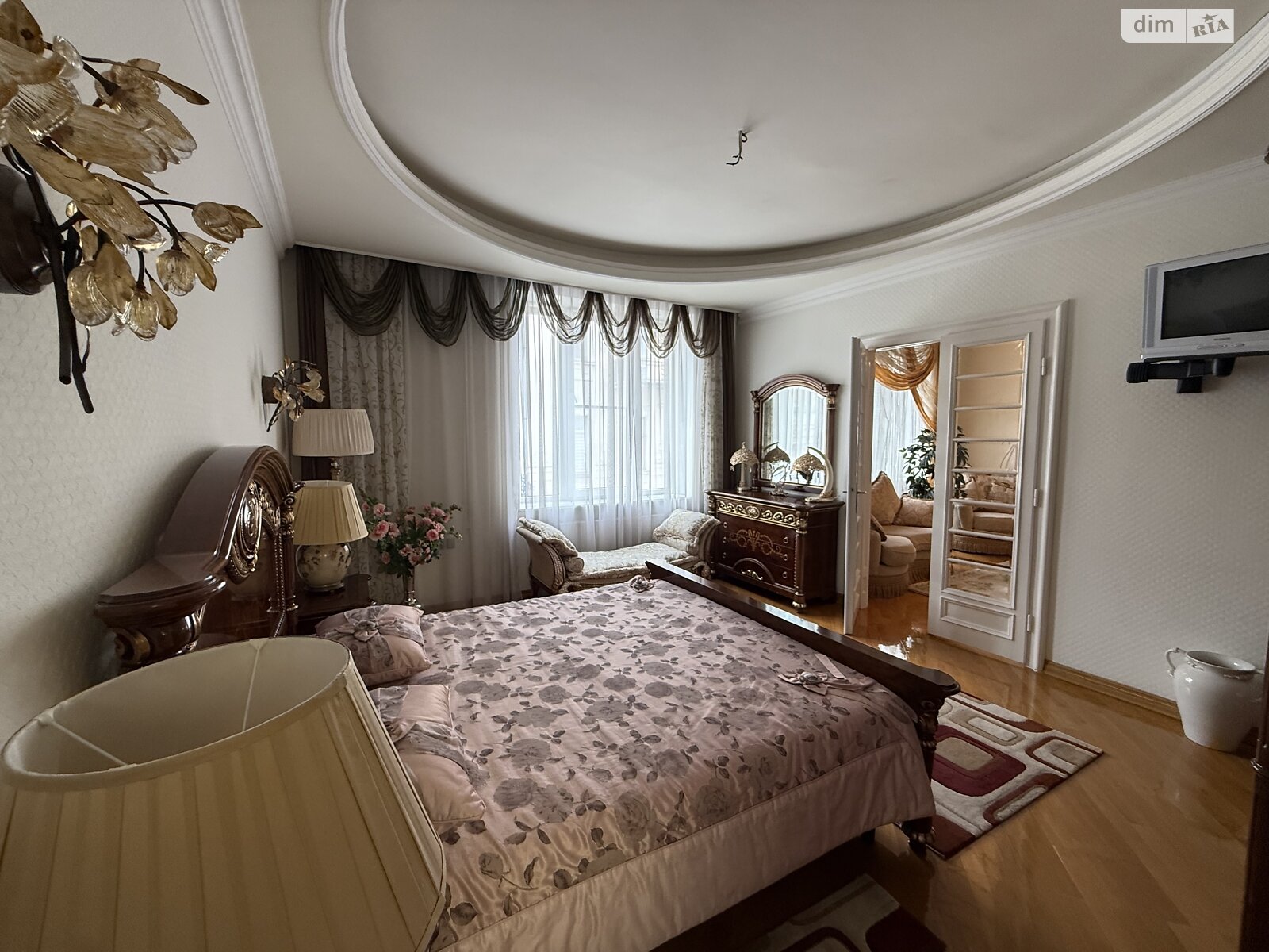 Продажа четырехкомнатной квартиры в Черновцах, на ул. Саксаганского Панаса 2, фото 1 Продажа четырехкомнатной квартиры в Черновцах, на ул. Саксаганского Панаса 2, фото 1