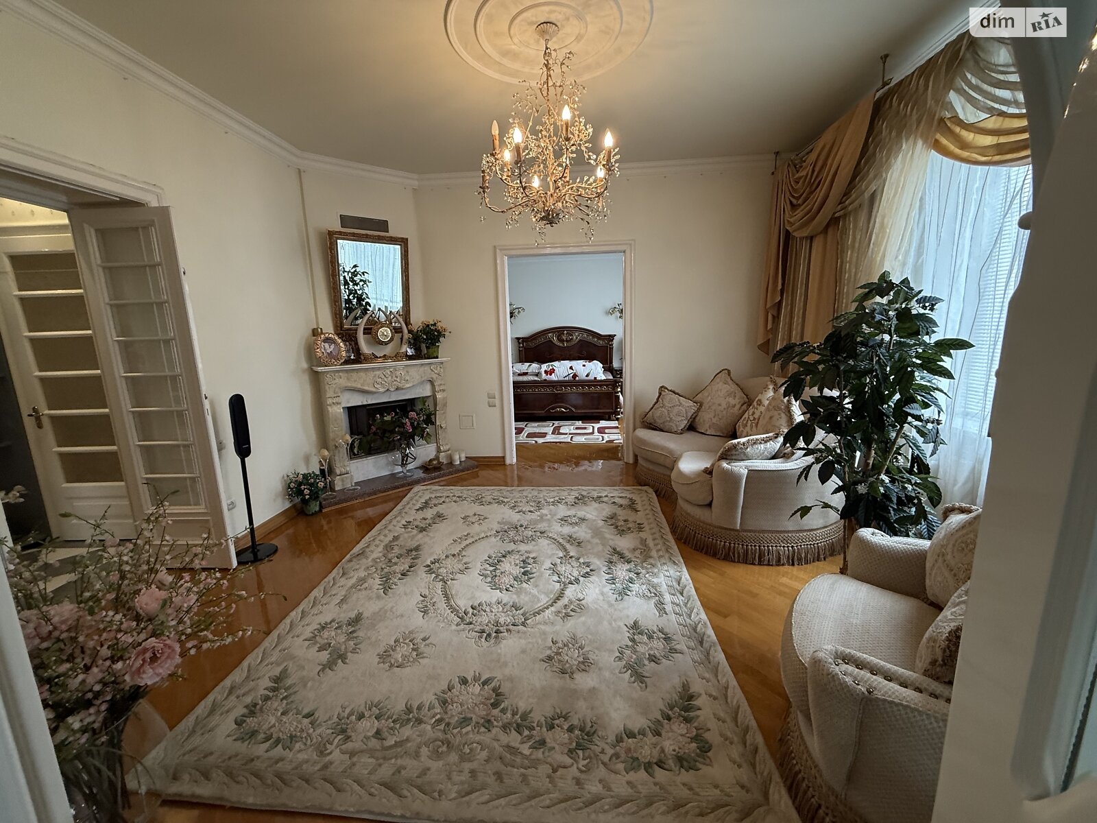 Продажа четырехкомнатной квартиры в Черновцах, на ул. Саксаганского Панаса 2, фото 1 Продажа четырехкомнатной квартиры в Черновцах, на ул. Саксаганского Панаса 2, фото 1