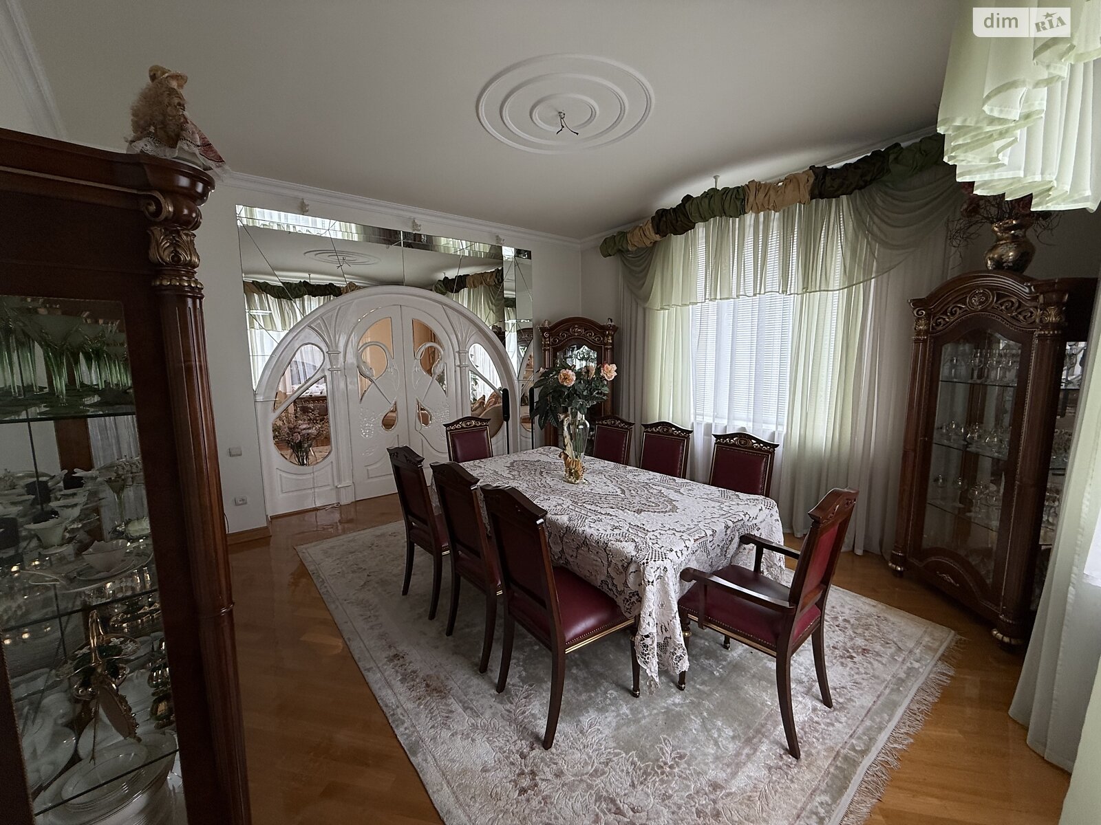 Продажа четырехкомнатной квартиры в Черновцах, на ул. Саксаганского Панаса 2, фото 1 Продажа четырехкомнатной квартиры в Черновцах, на ул. Саксаганского Панаса 2, фото 1