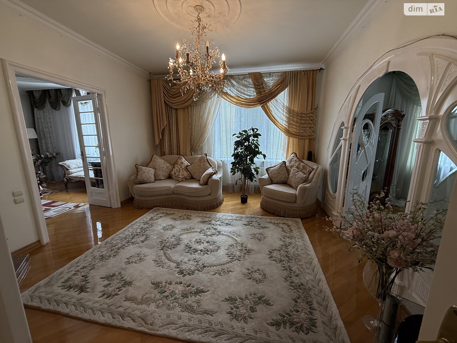 Продажа четырехкомнатной квартиры в Черновцах, на ул. Саксаганского Панаса 2, фото 1 Продажа четырехкомнатной квартиры в Черновцах, на ул. Саксаганского Панаса 2, фото 1
