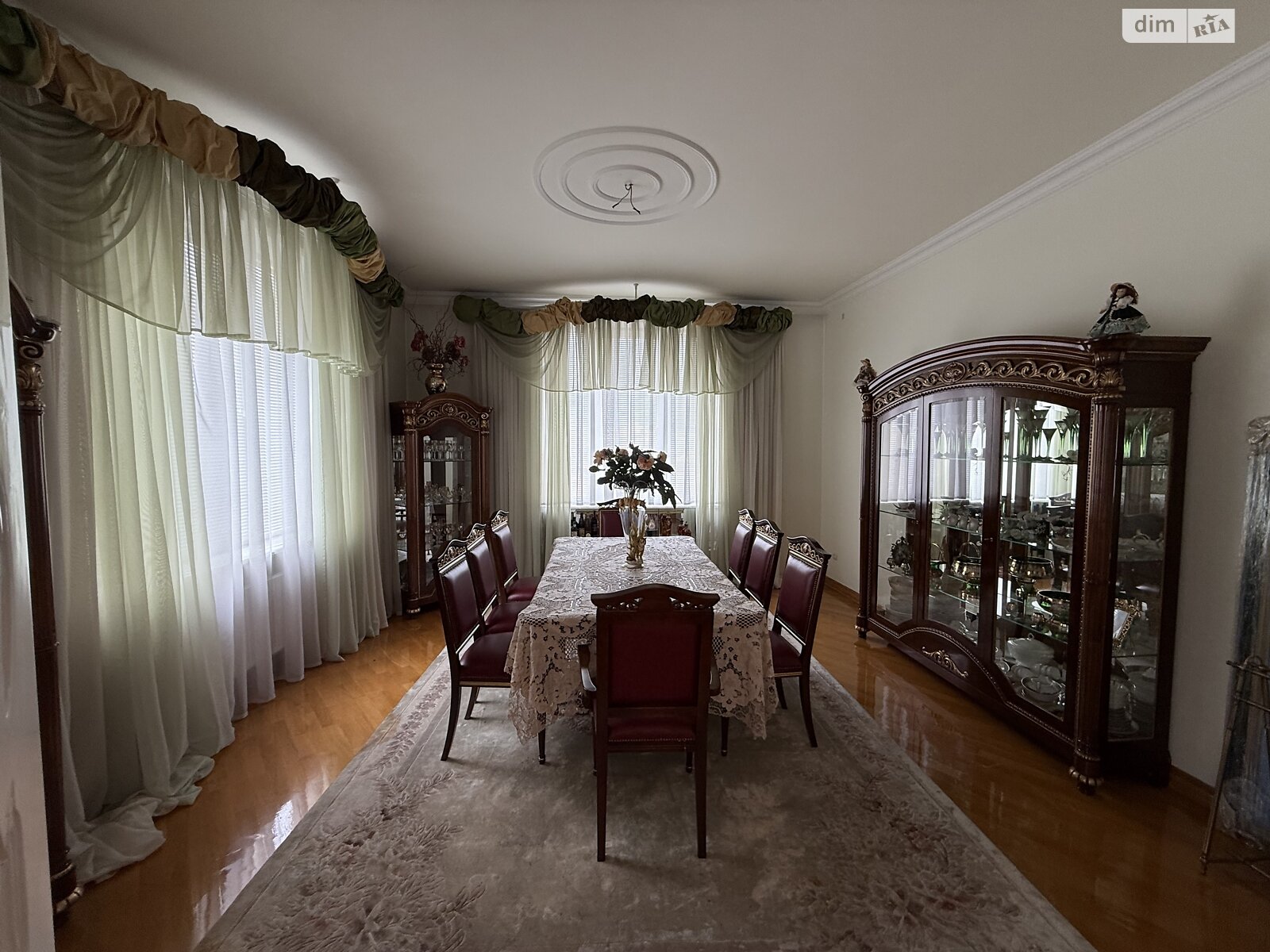 Продажа четырехкомнатной квартиры в Черновцах, на ул. Саксаганского Панаса 2, фото 1 Продажа четырехкомнатной квартиры в Черновцах, на ул. Саксаганского Панаса 2, фото 1