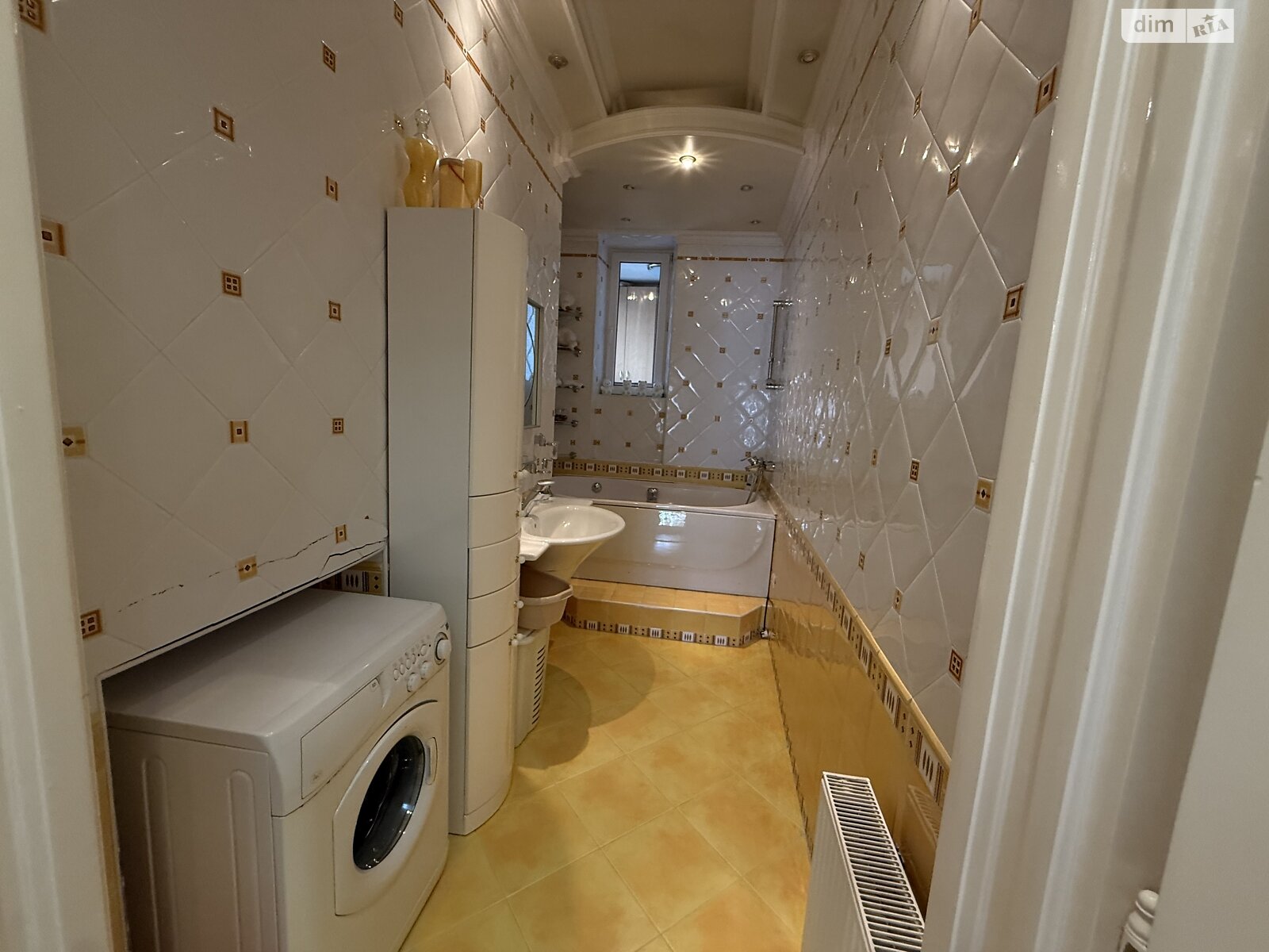 Продажа четырехкомнатной квартиры в Черновцах, на ул. Саксаганского Панаса 2, фото 1 Продажа четырехкомнатной квартиры в Черновцах, на ул. Саксаганского Панаса 2, фото 1