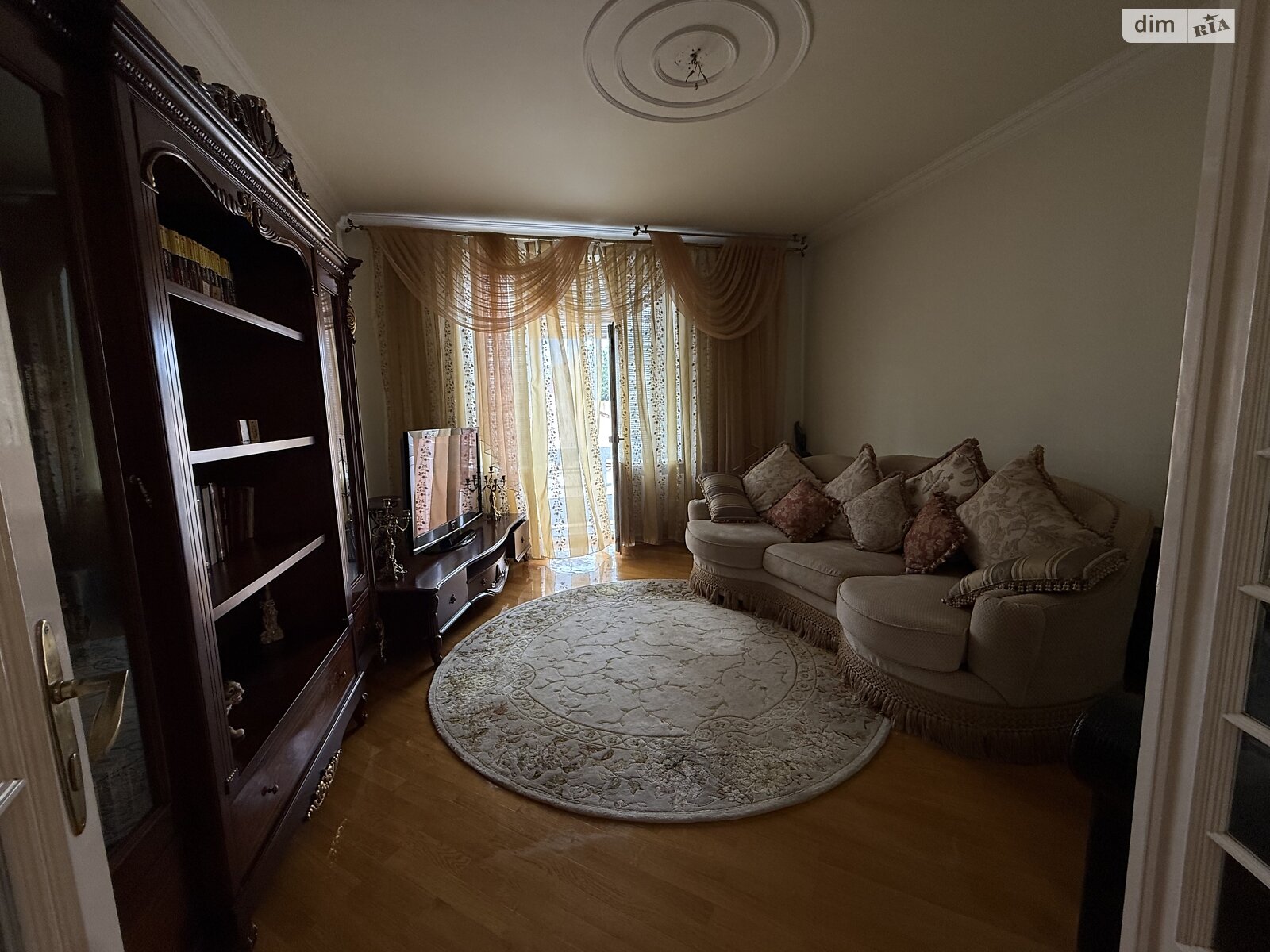 Продажа четырехкомнатной квартиры в Черновцах, на ул. Саксаганского Панаса 2, фото 1 Продажа четырехкомнатной квартиры в Черновцах, на ул. Саксаганского Панаса 2, фото 1